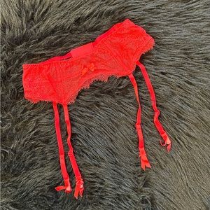 Victoria’s Secret XS/S Red Lace Garter Belt NWOT